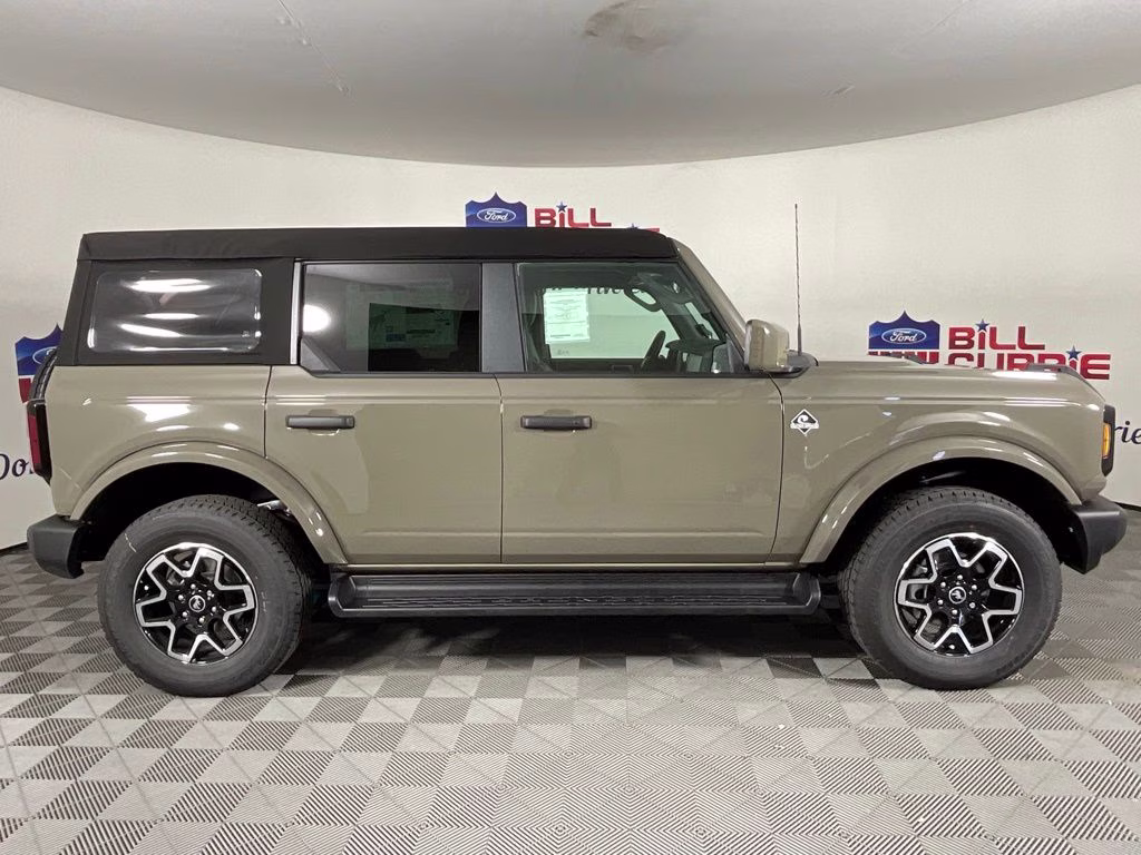 2026 Gray Ford Bronco Outer Banks 4X4 SUV