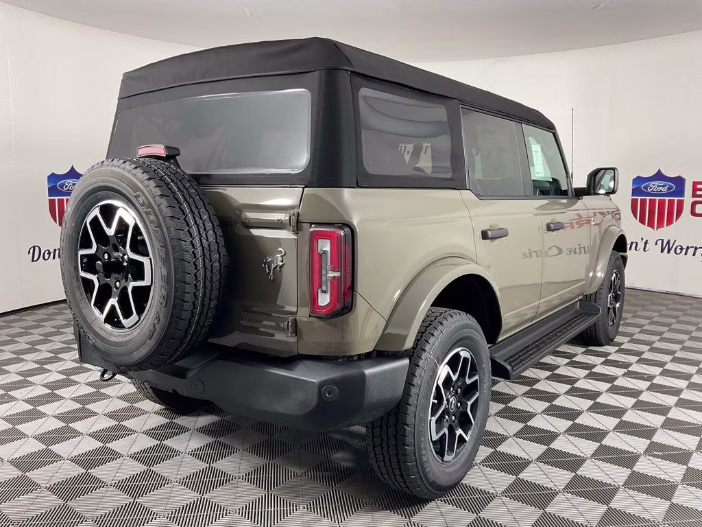 2026 Gray Ford Bronco Outer Banks 4X4 SUV