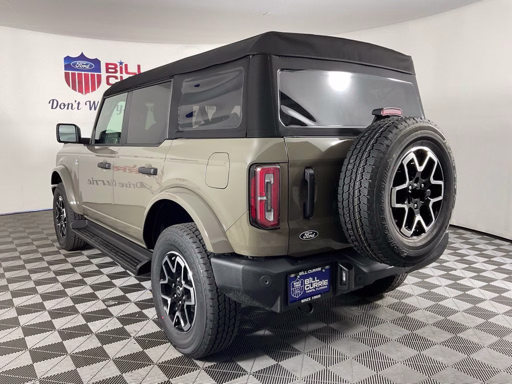 2026 Gray Ford Bronco Outer Banks 4X4 SUV