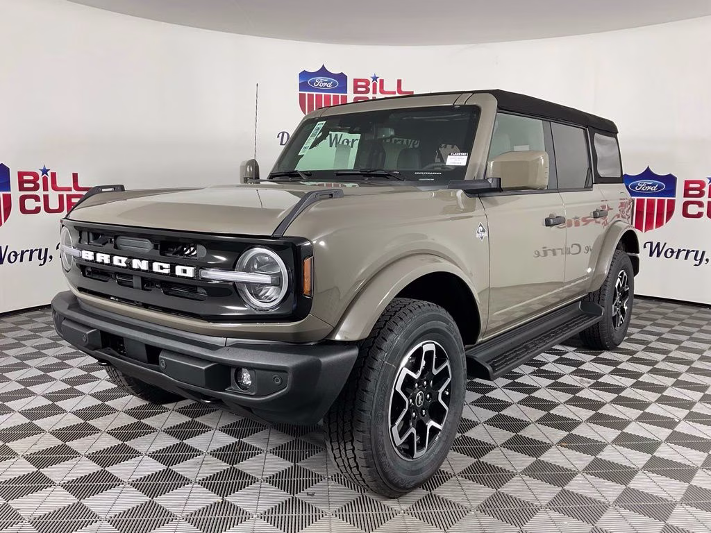 2026 Gray Ford Bronco Outer Banks 4X4 SUV