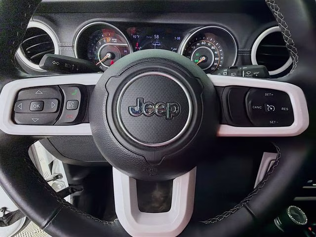 2018 Bright White Clearcoat Jeep Wrangler Unlimited Sahara 4X4 SUV