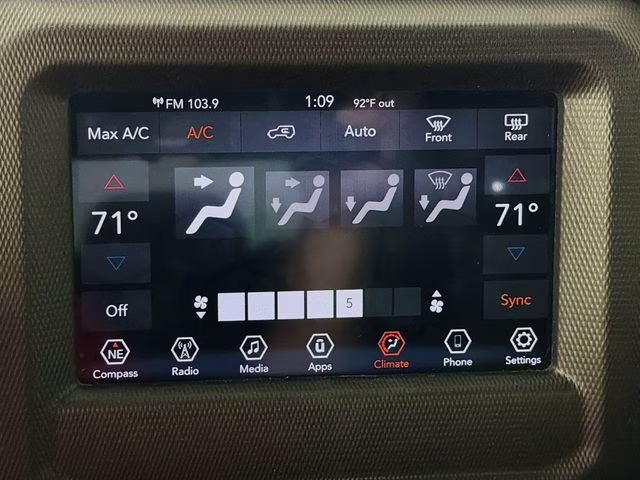 2018 Bright White Clearcoat Jeep Wrangler Unlimited Sahara 4X4 SUV