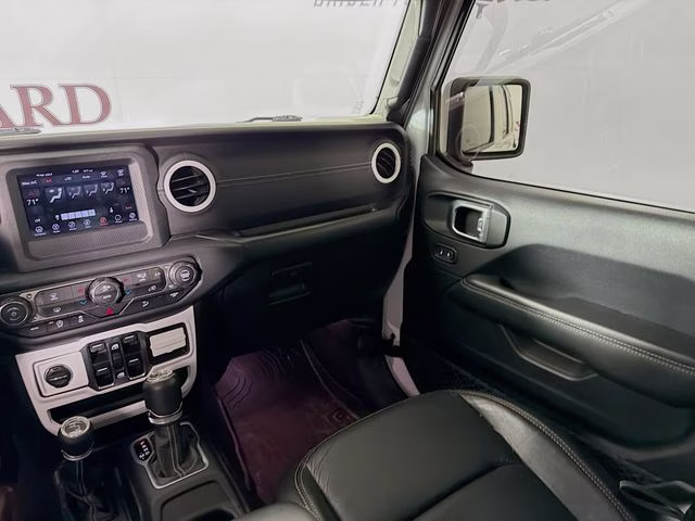 2018 Bright White Clearcoat Jeep Wrangler Unlimited Sahara 4X4 SUV
