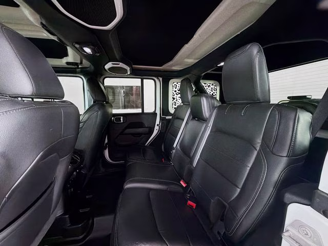 2018 Bright White Clearcoat Jeep Wrangler Unlimited Sahara 4X4 SUV