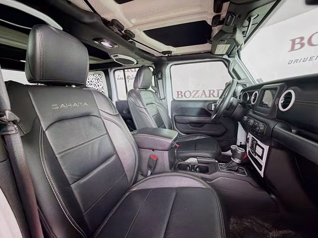 2018 Bright White Clearcoat Jeep Wrangler Unlimited Sahara 4X4 SUV