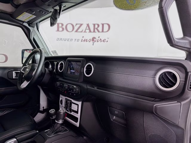 2018 Bright White Clearcoat Jeep Wrangler Unlimited Sahara 4X4 SUV