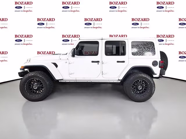 2018 Bright White Clearcoat Jeep Wrangler Unlimited Sahara 4X4 SUV