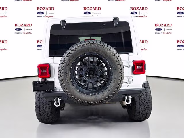 2018 Bright White Clearcoat Jeep Wrangler Unlimited Sahara 4X4 SUV