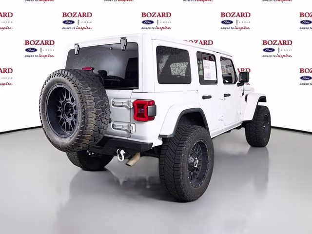2018 Bright White Clearcoat Jeep Wrangler Unlimited Sahara 4X4 SUV