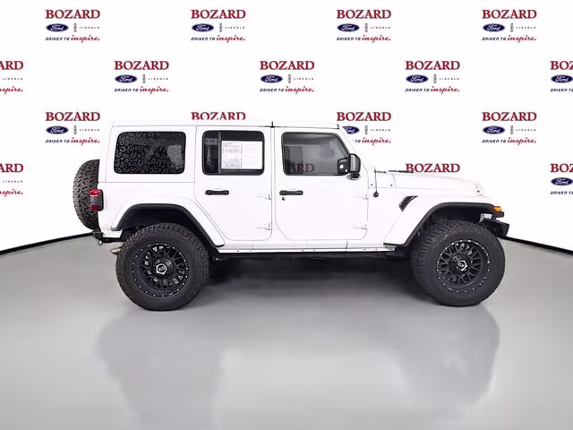 2018 Bright White Clearcoat Jeep Wrangler Unlimited Sahara 4X4 SUV