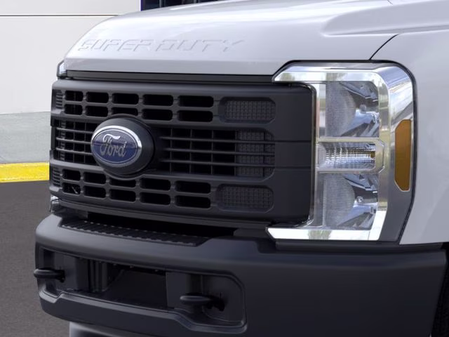 2026 Oxford White Ford Super Duty F-350 SRW XL RWD Chassis