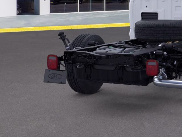 2026 Oxford White Ford Super Duty F-350 SRW XL RWD Chassis