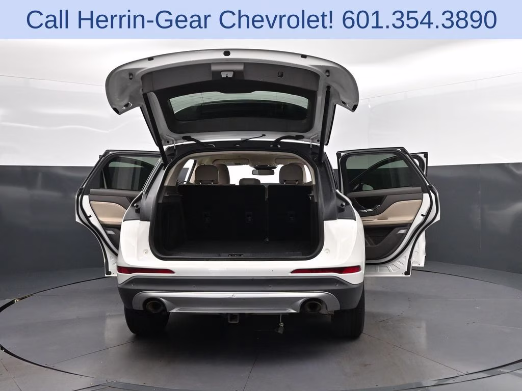 2021 White Lincoln Corsair Standard FWD SUV