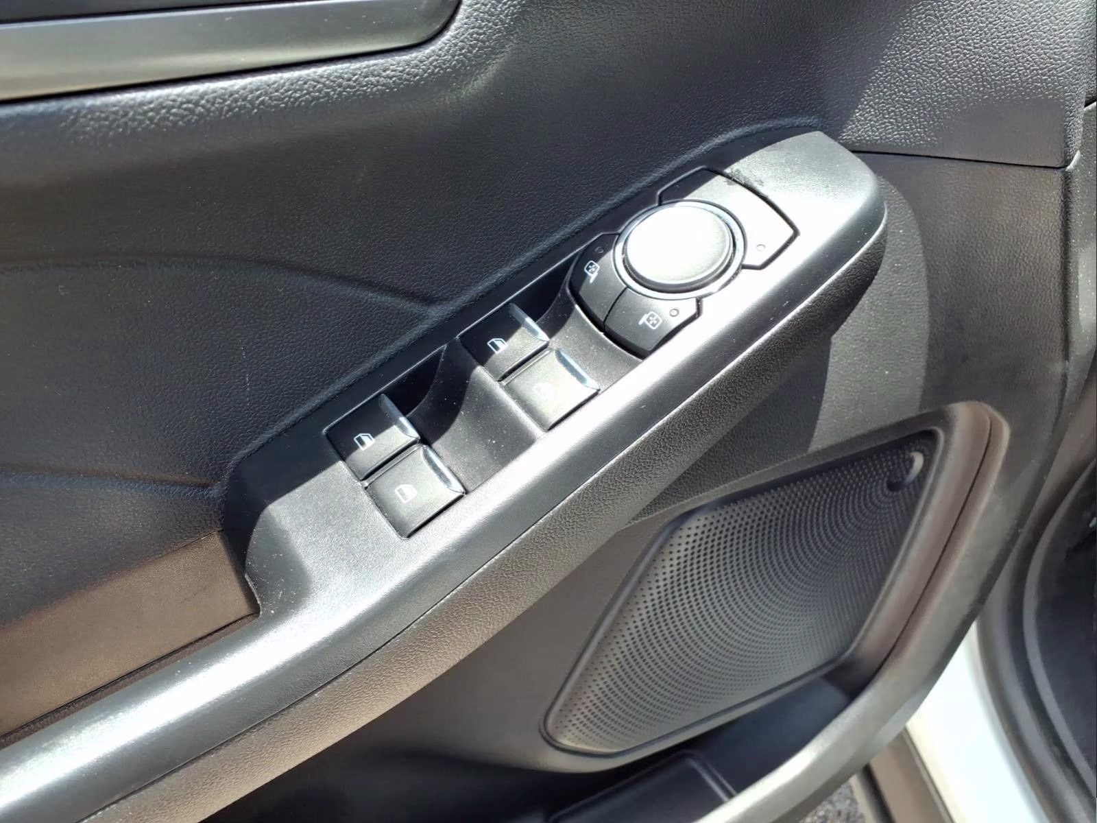 2024 Oxford White Ford Escape Active AWD SUV