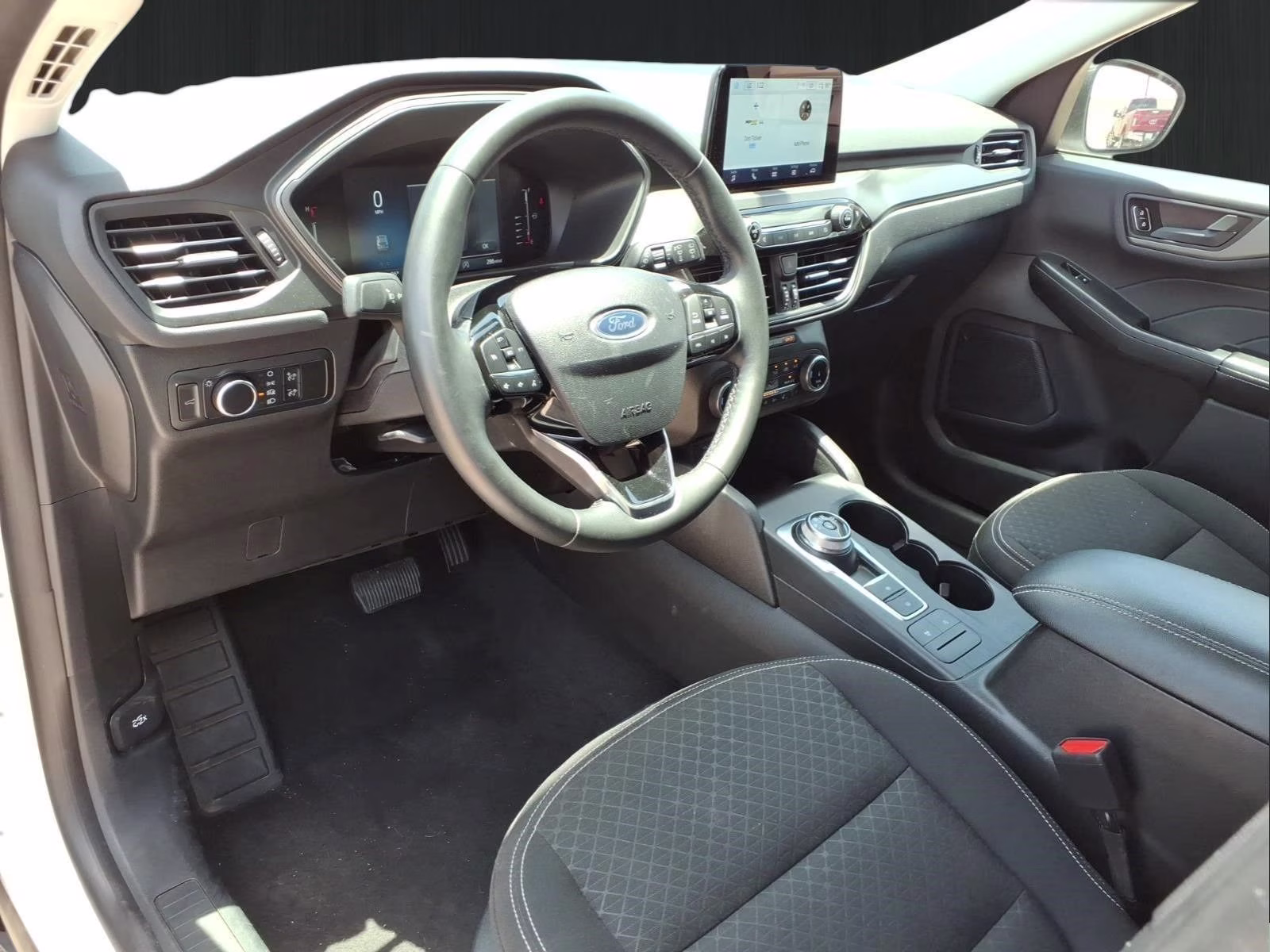 2024 Oxford White Ford Escape Active AWD SUV