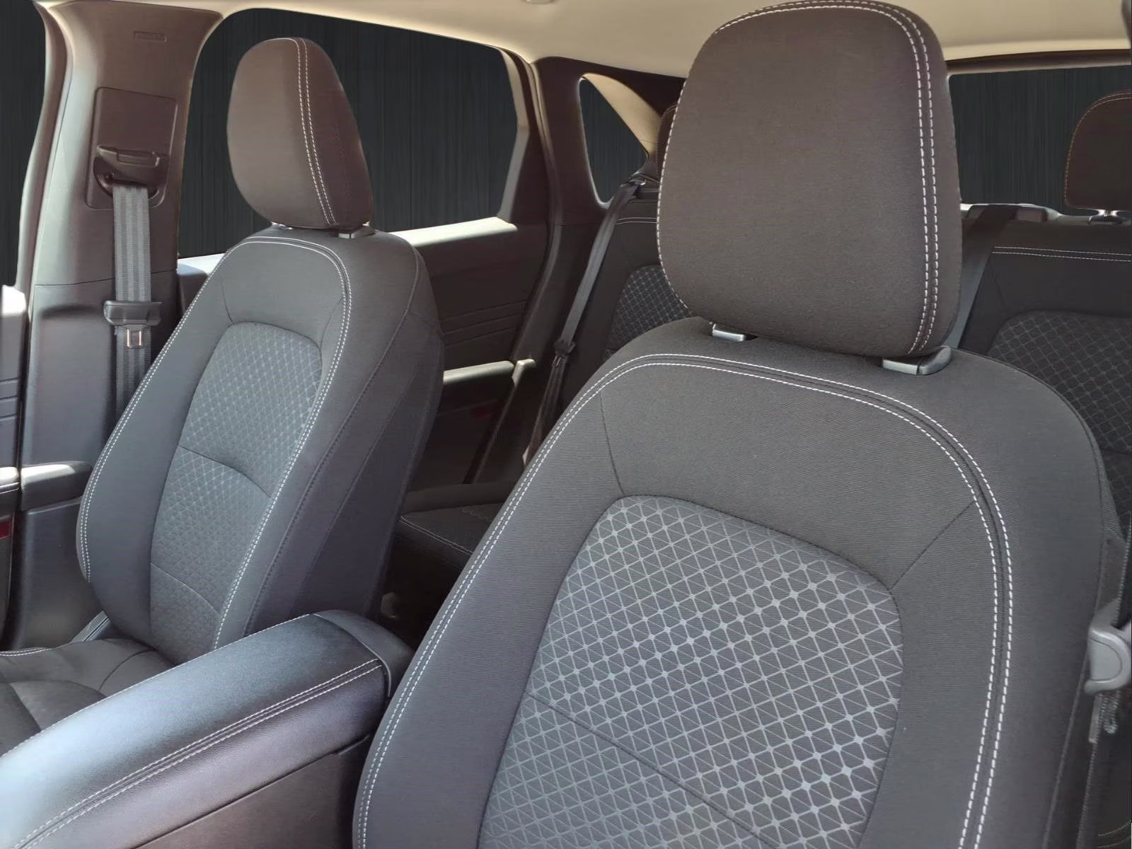 2024 Oxford White Ford Escape Active AWD SUV