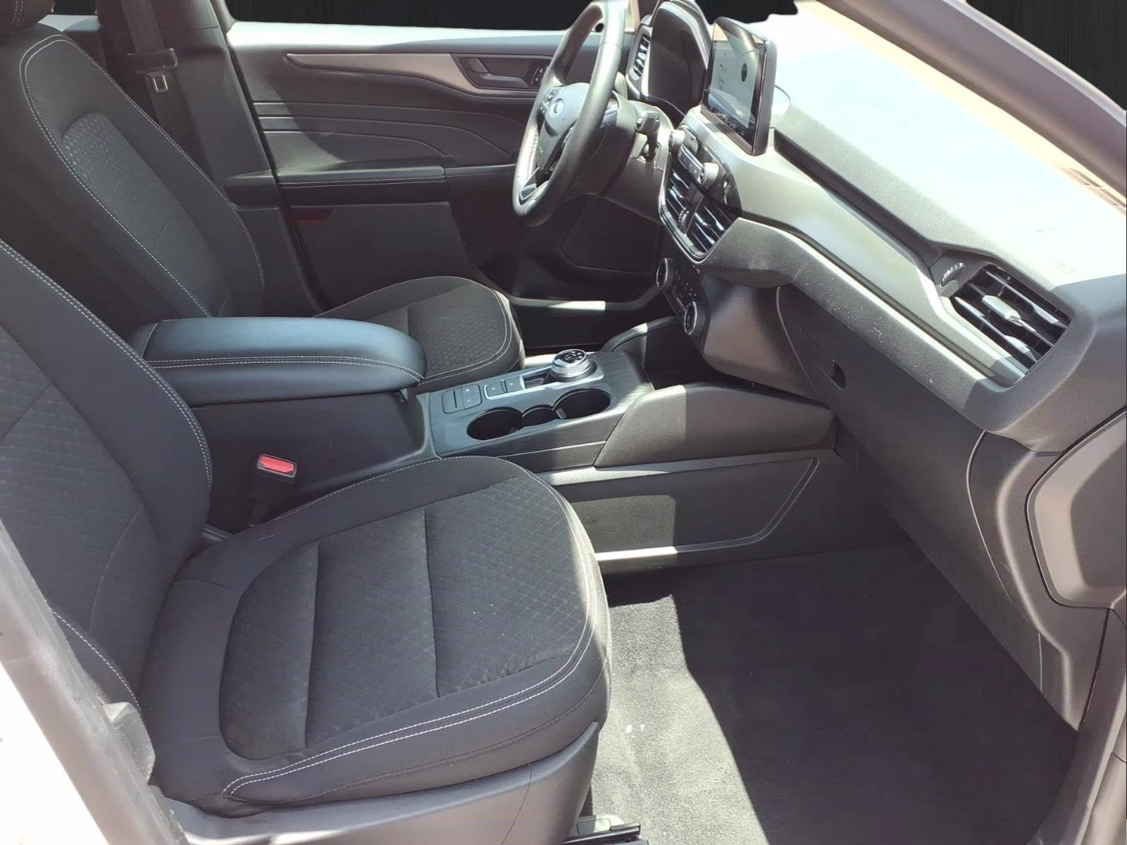2024 Oxford White Ford Escape Active AWD SUV