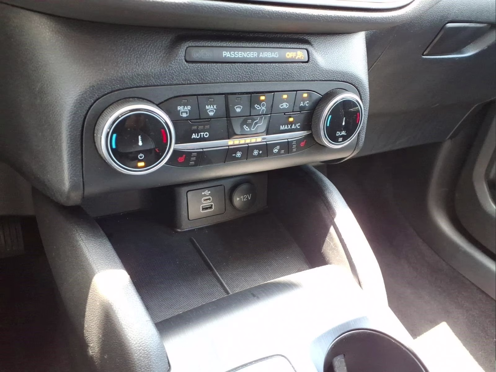 2024 Oxford White Ford Escape Active AWD SUV