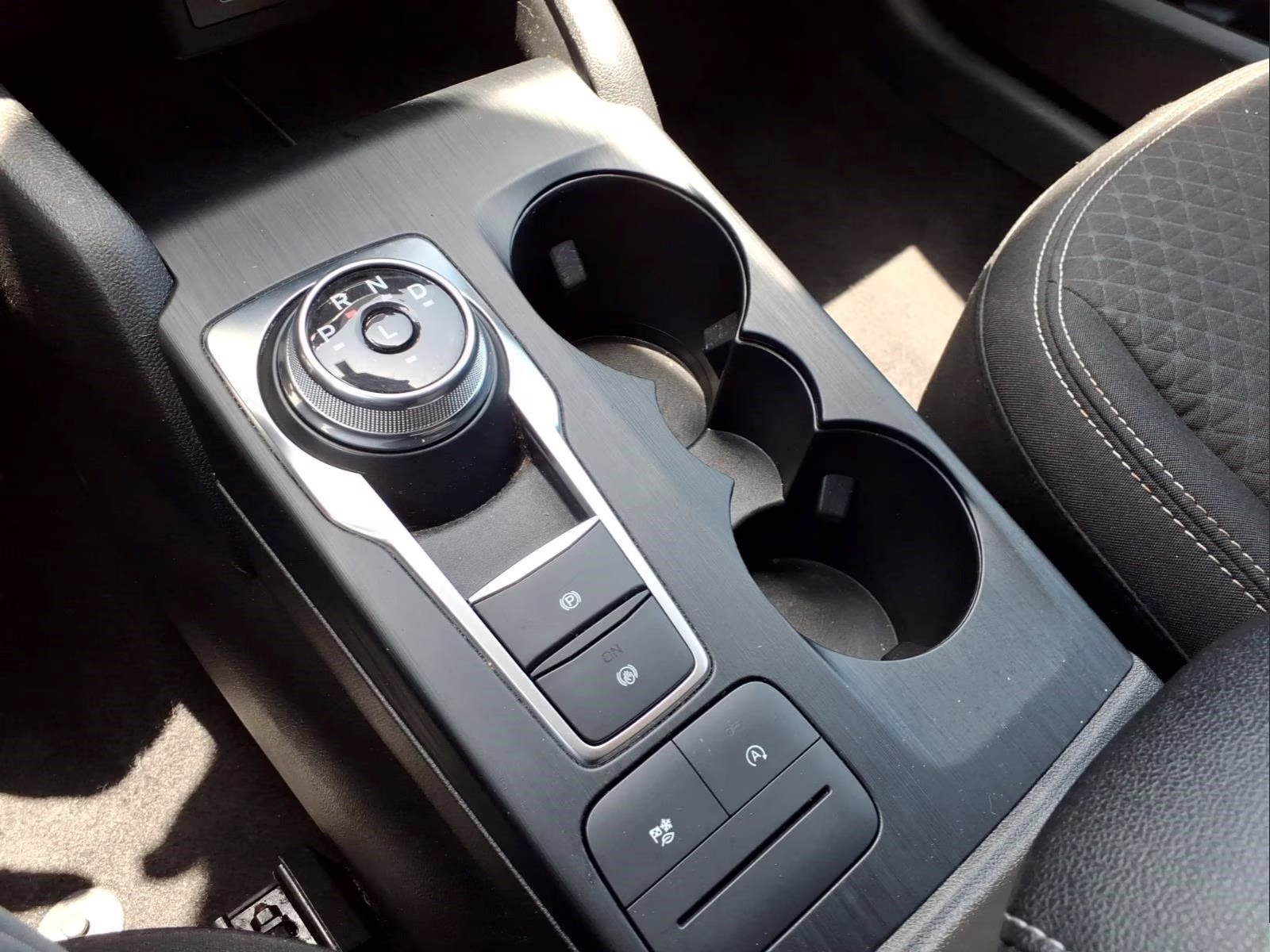 2024 Oxford White Ford Escape Active AWD SUV