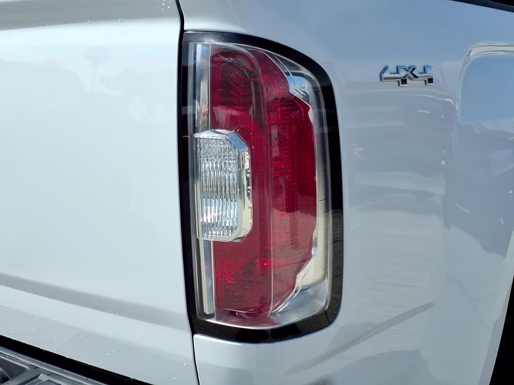 2022 SUMMIT WHITE GMC Canyon 4WD Elevation 4X4 Truck