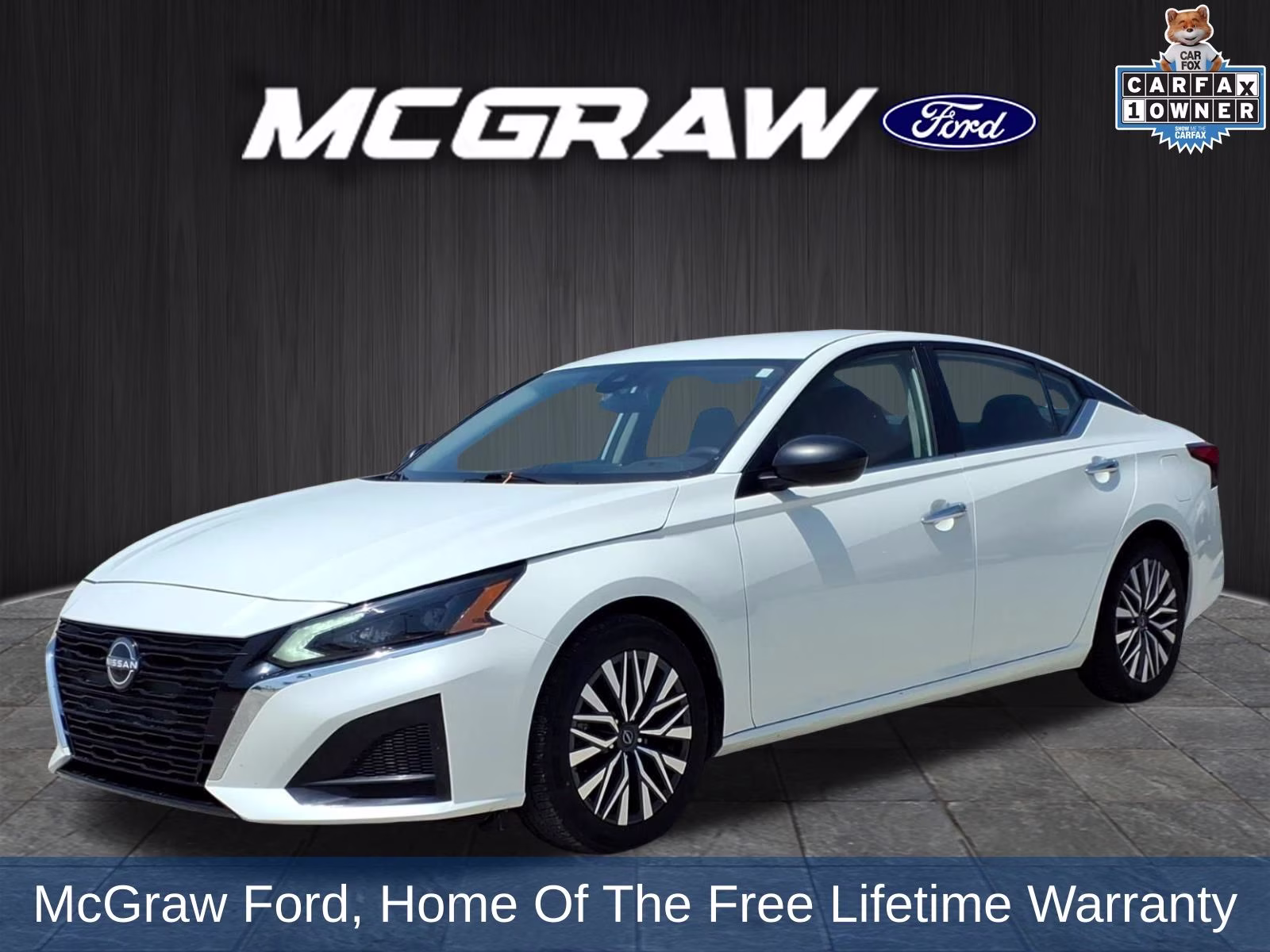2024 Pearl White Nissan Altima 2.5 SV FWD Sedan