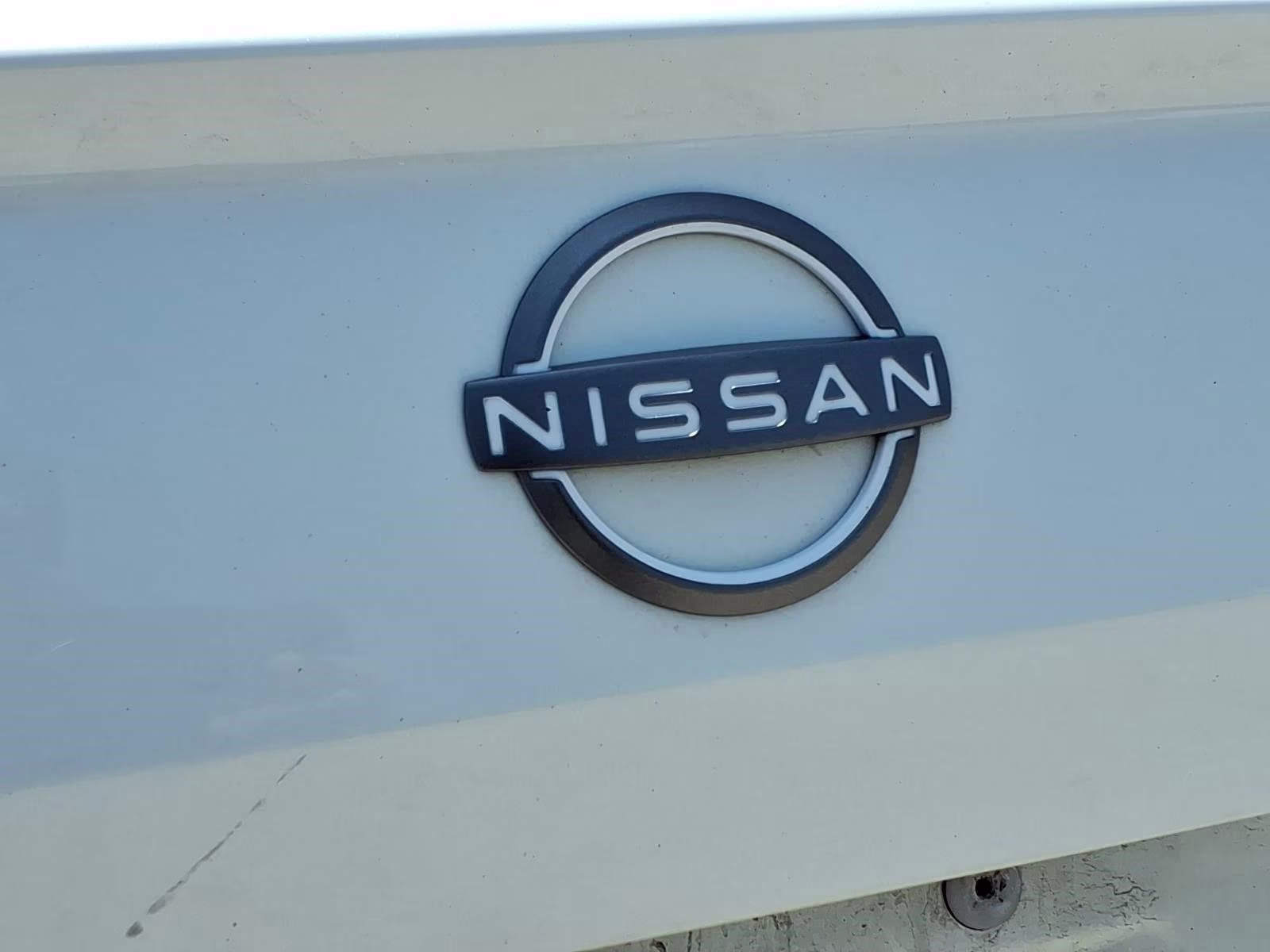 2024 Pearl White Nissan Altima 2.5 SV FWD Sedan