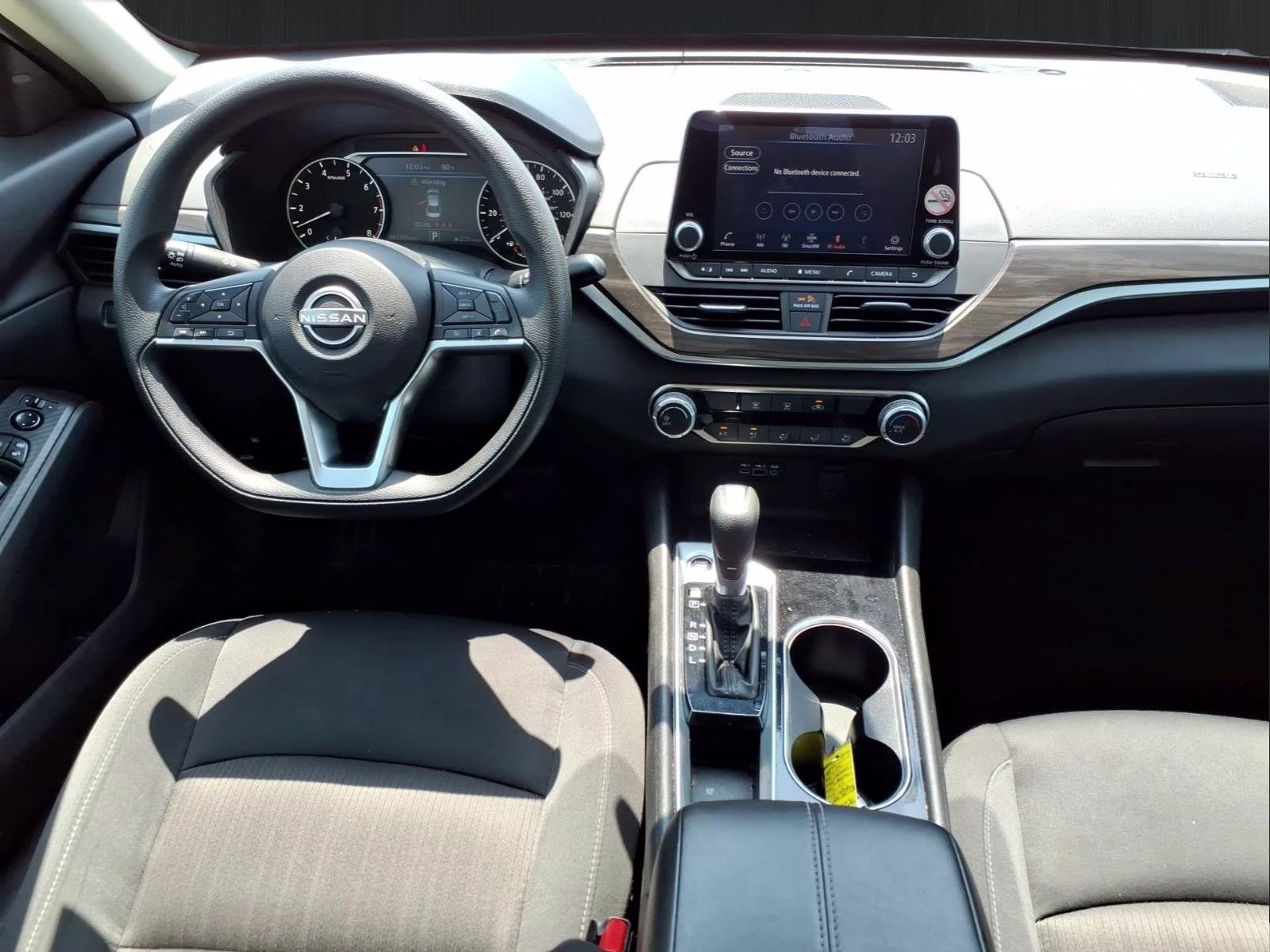 2024 Pearl White Nissan Altima 2.5 SV FWD Sedan