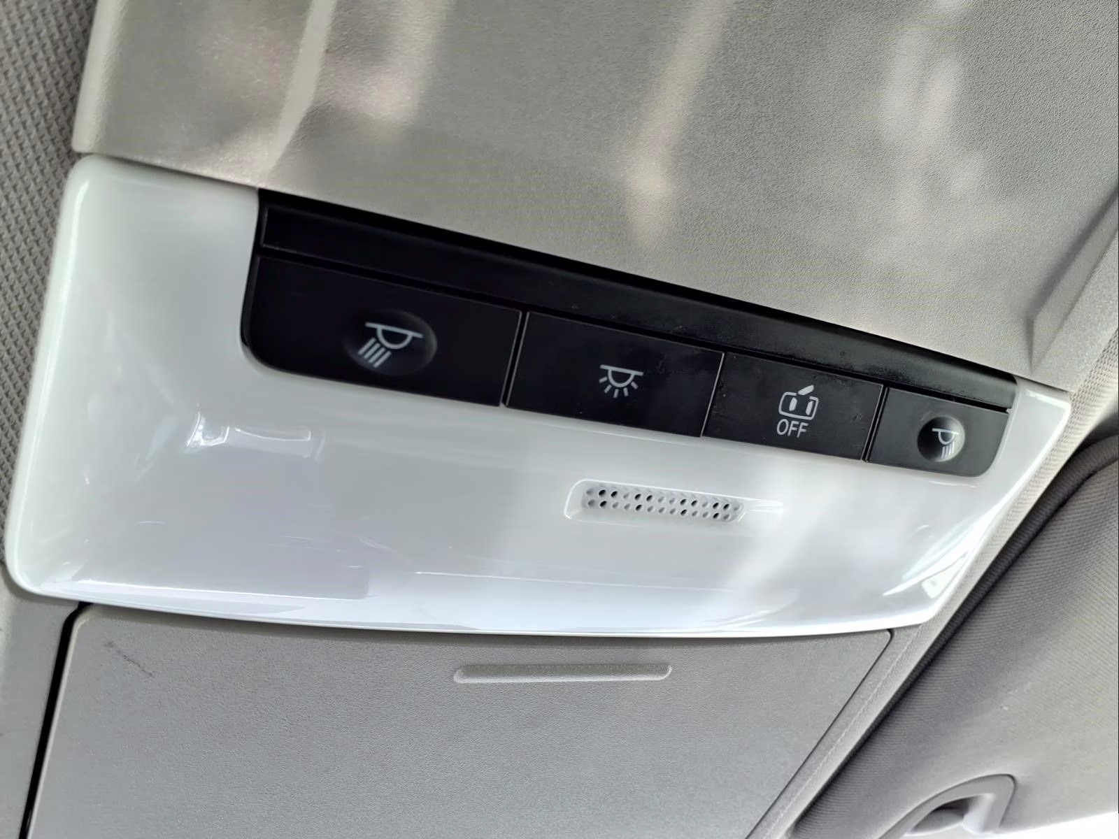 2024 Pearl White Nissan Altima 2.5 SV FWD Sedan