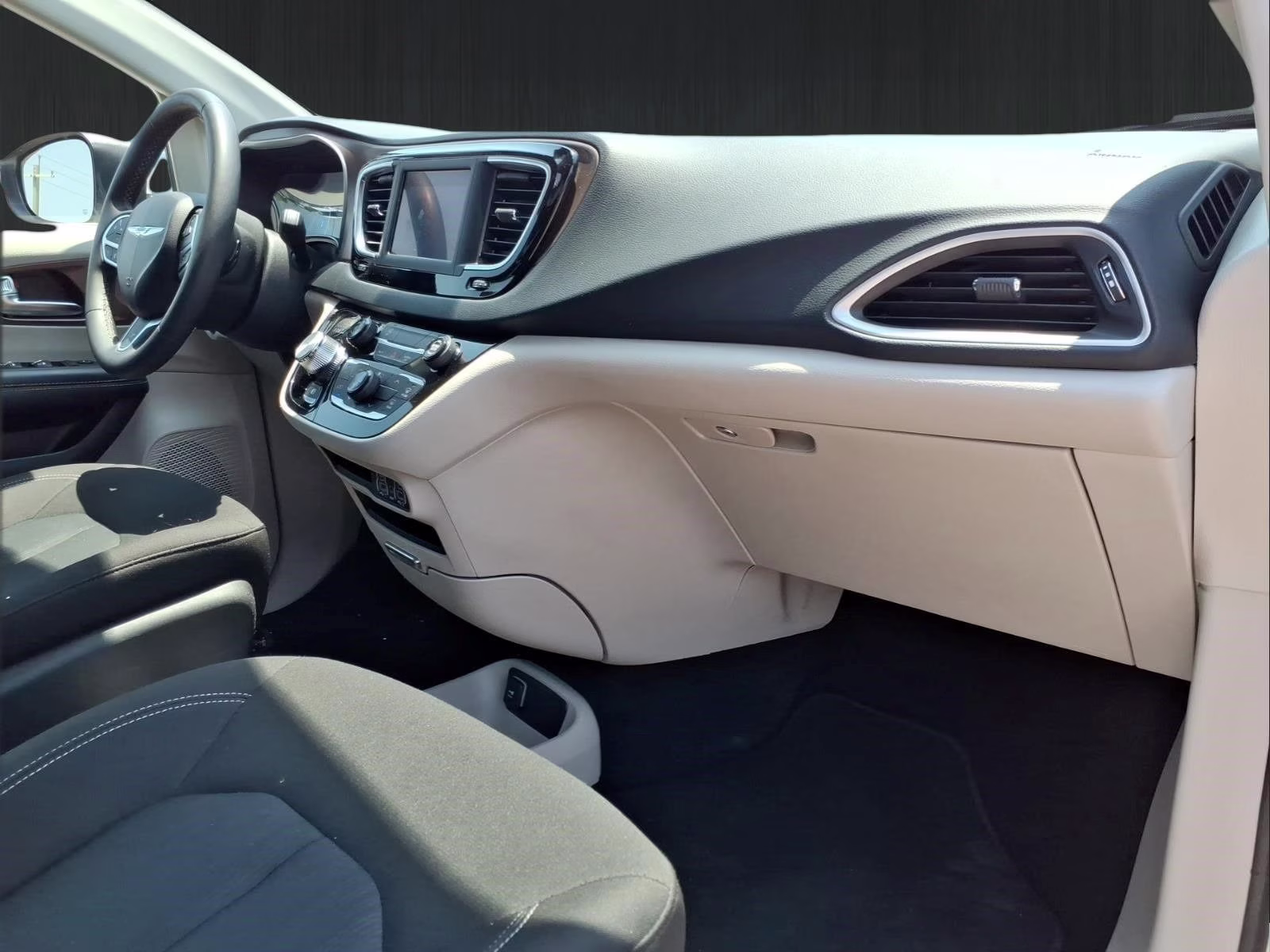 2023 Bright White Clearcoat Chrysler Voyager LX FWD Van