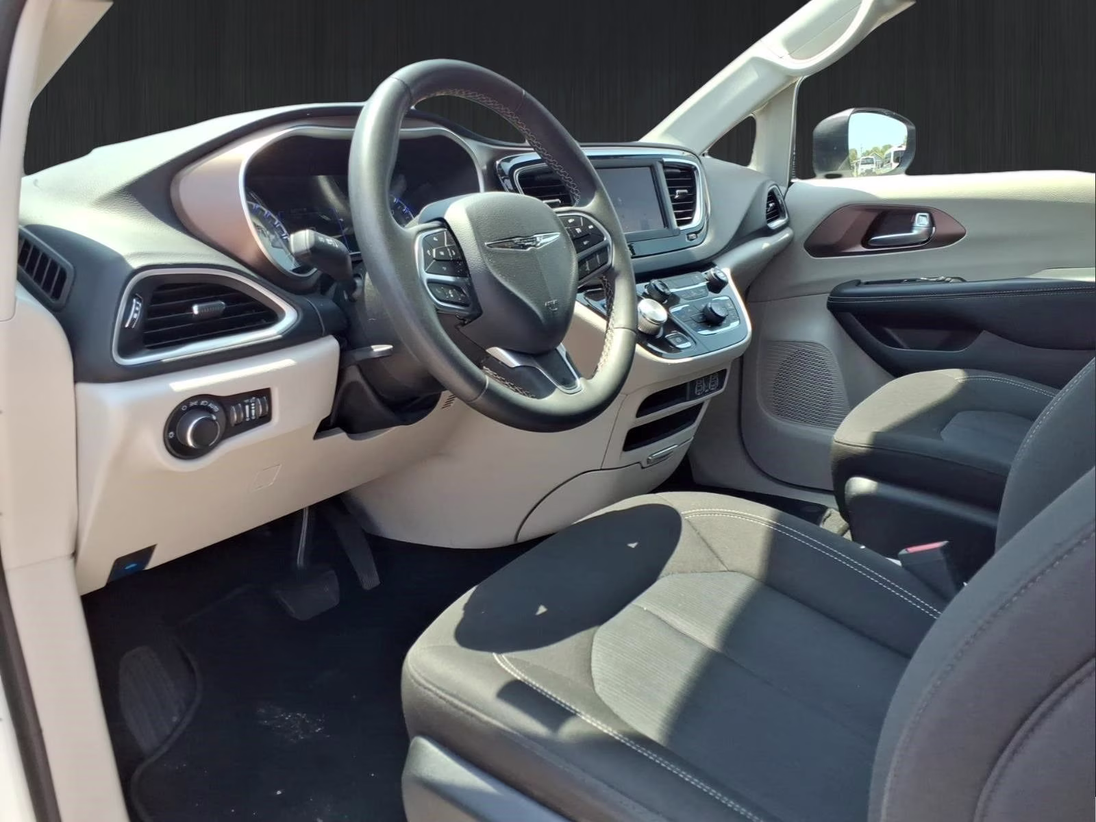 2023 Bright White Clearcoat Chrysler Voyager LX FWD Van