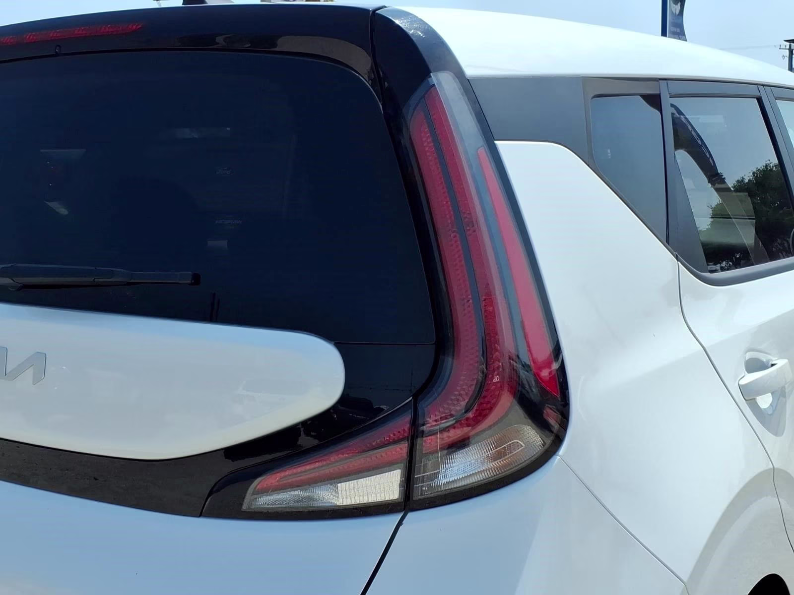 2024 Snow White Pearl Kia Soul LX FWD Hatchback
