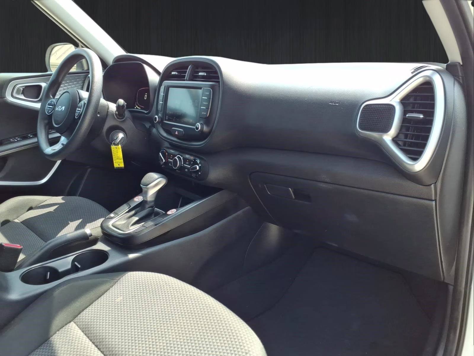 2024 Snow White Pearl Kia Soul LX FWD Hatchback