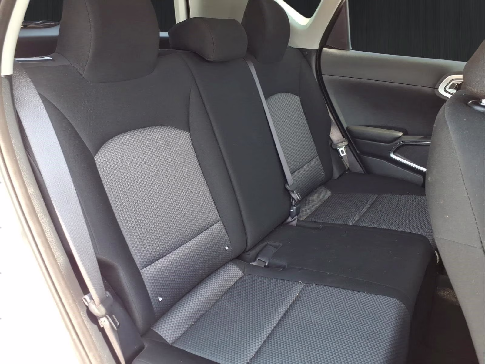 2024 Snow White Pearl Kia Soul LX FWD Hatchback