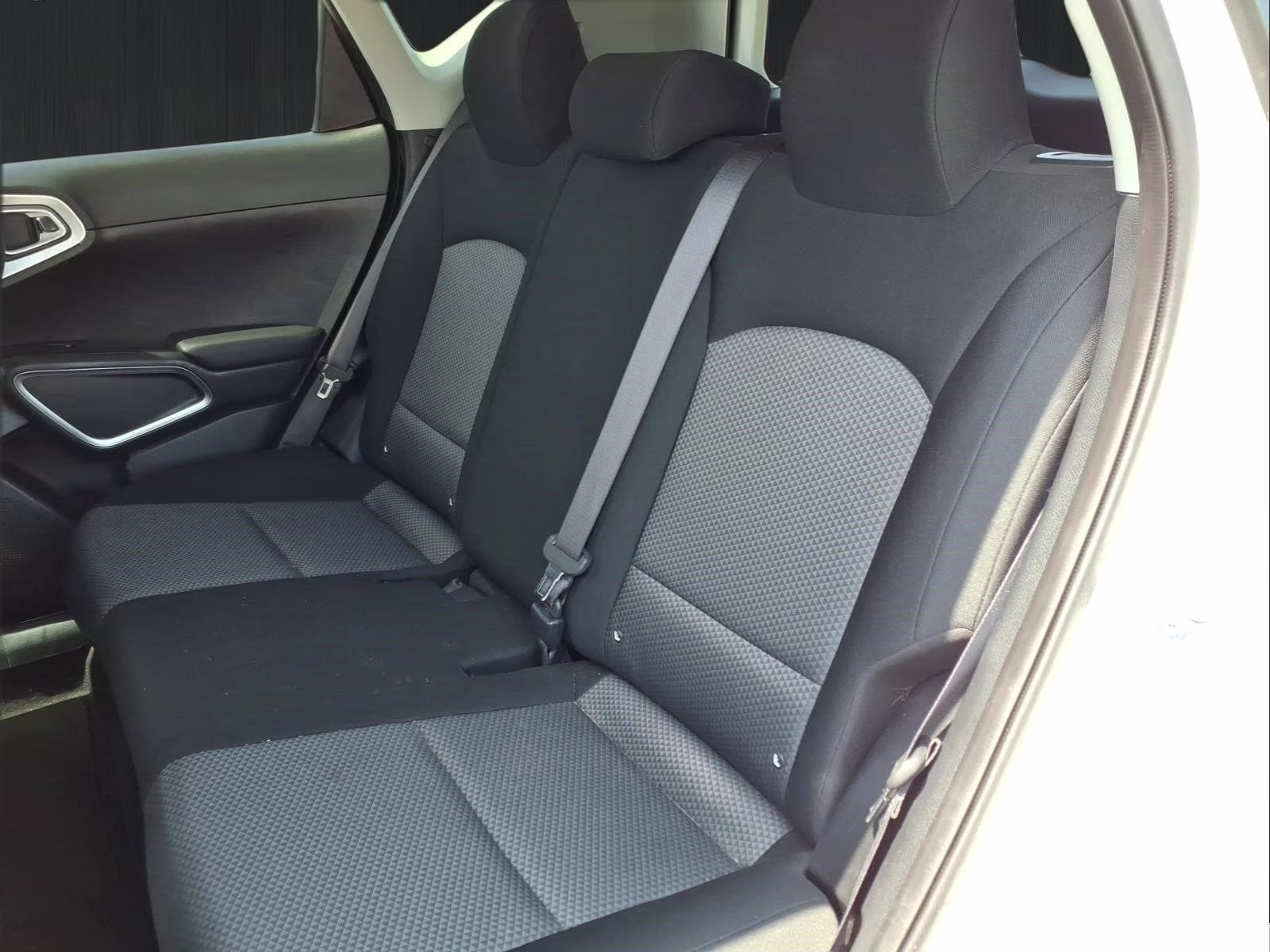 2024 Snow White Pearl Kia Soul LX FWD Hatchback