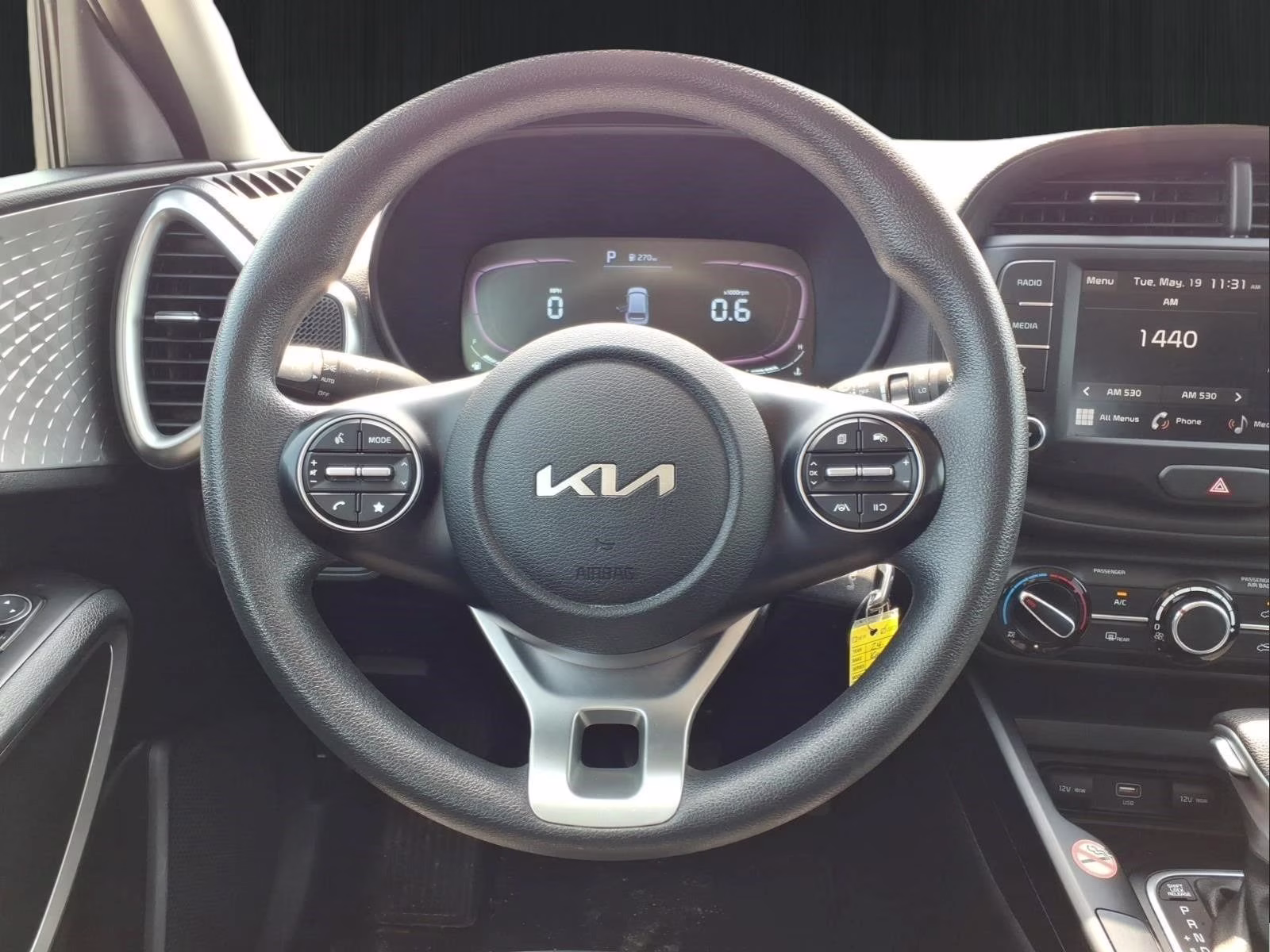 2024 Snow White Pearl Kia Soul LX FWD Hatchback