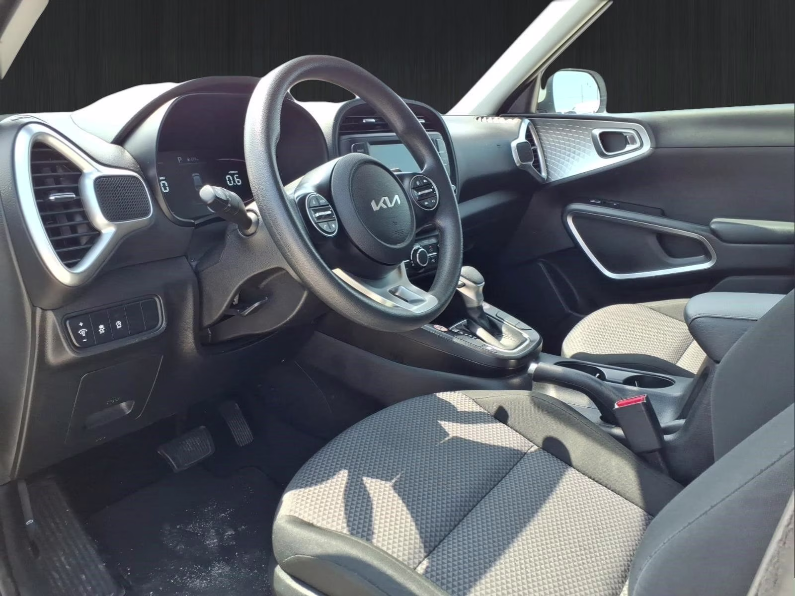 2024 Snow White Pearl Kia Soul LX FWD Hatchback