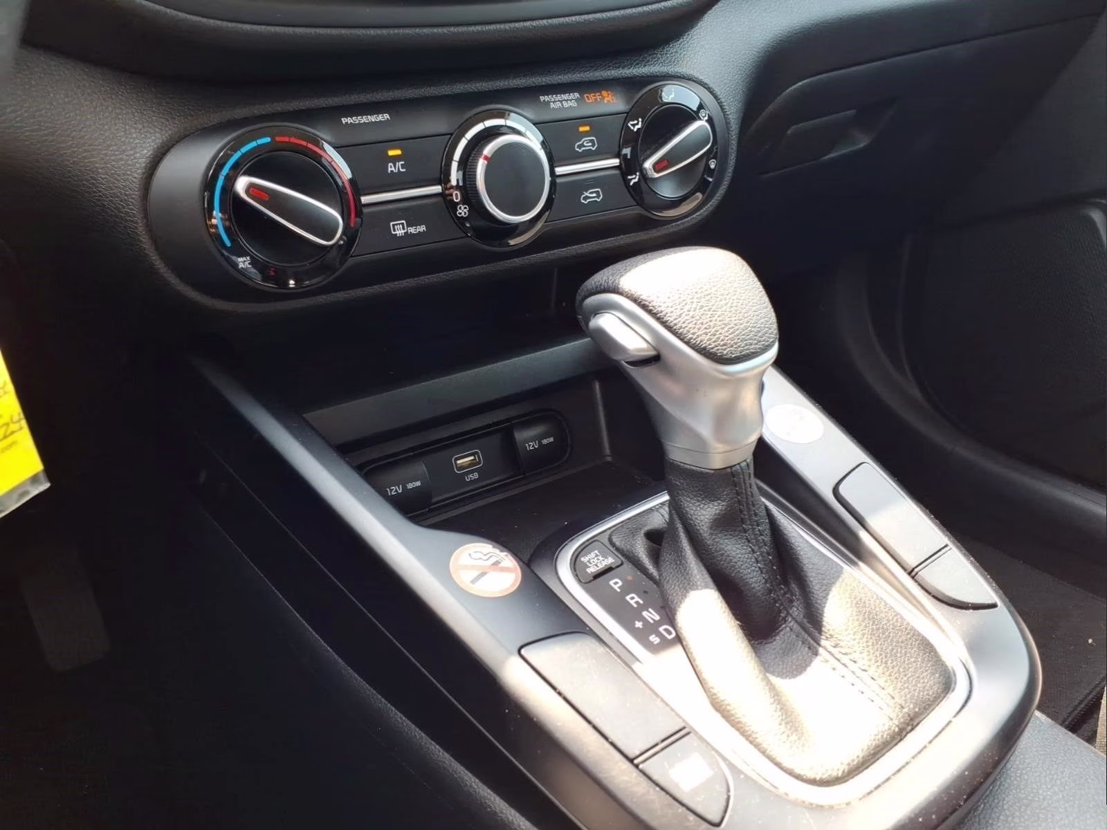 2024 Snow White Pearl Kia Soul LX FWD Hatchback