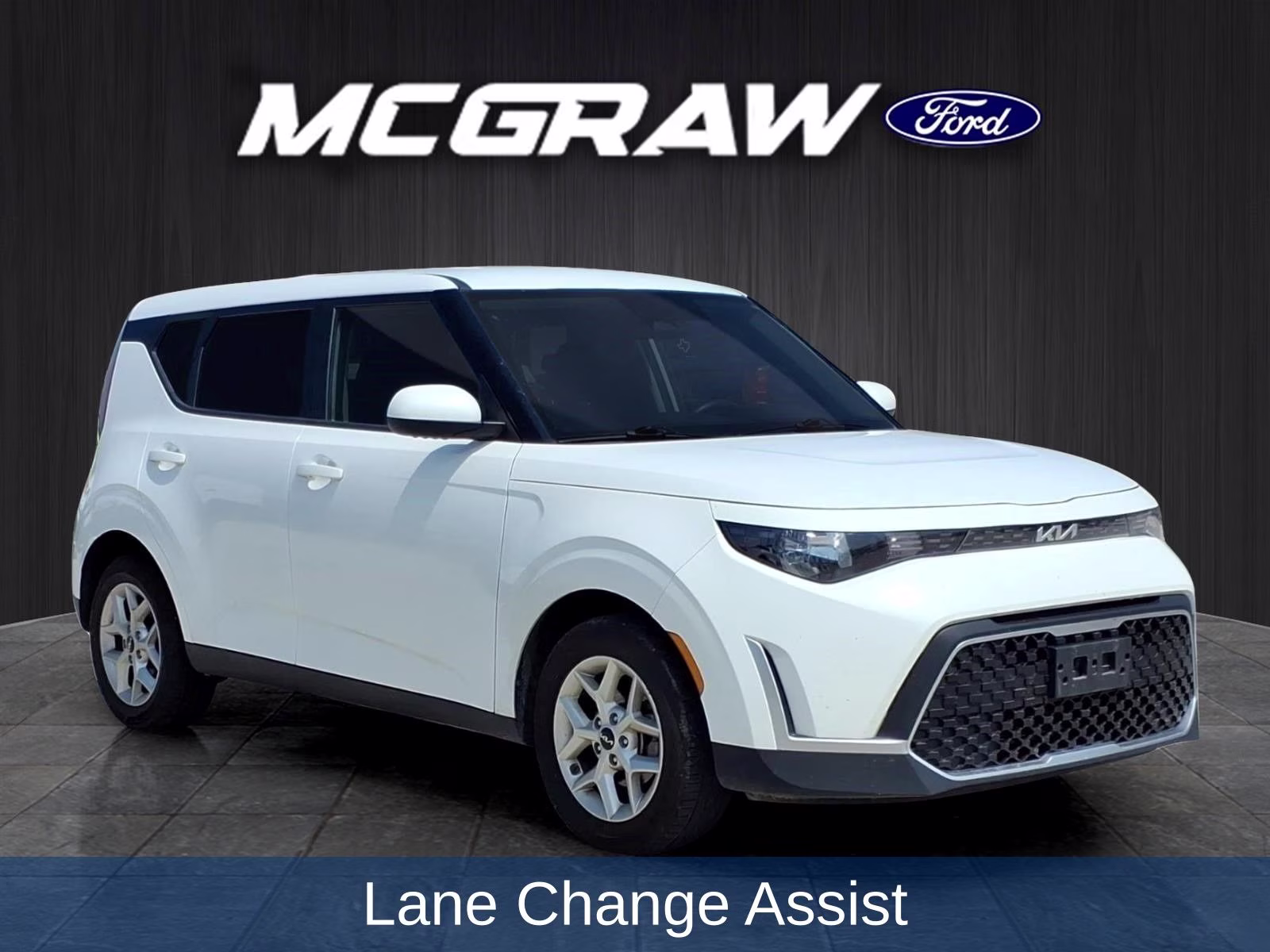 2024 Snow White Pearl Kia Soul LX FWD Hatchback