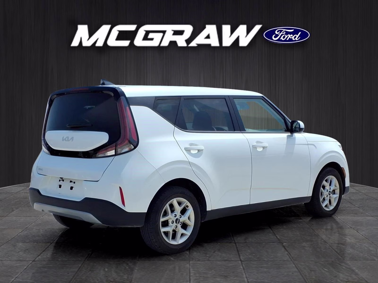 2024 Snow White Pearl Kia Soul LX FWD Hatchback