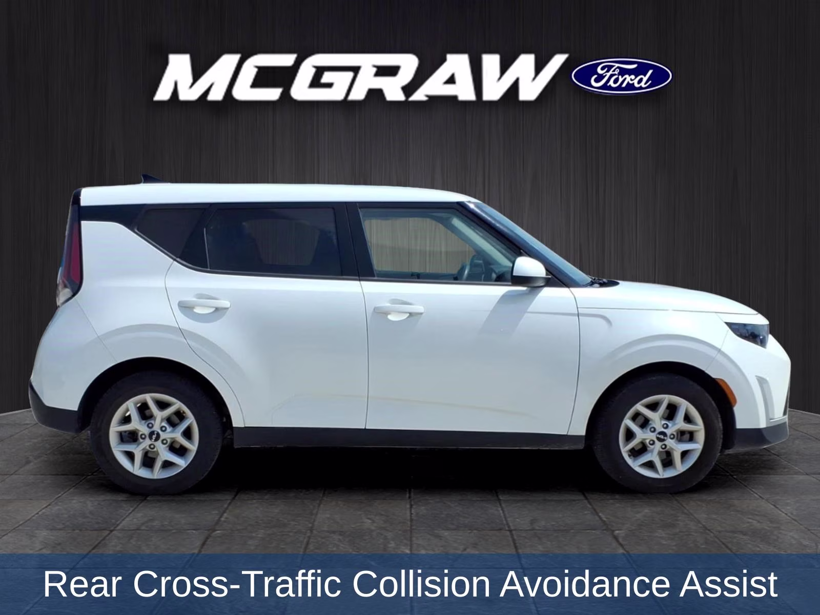 2024 Snow White Pearl Kia Soul LX FWD Hatchback