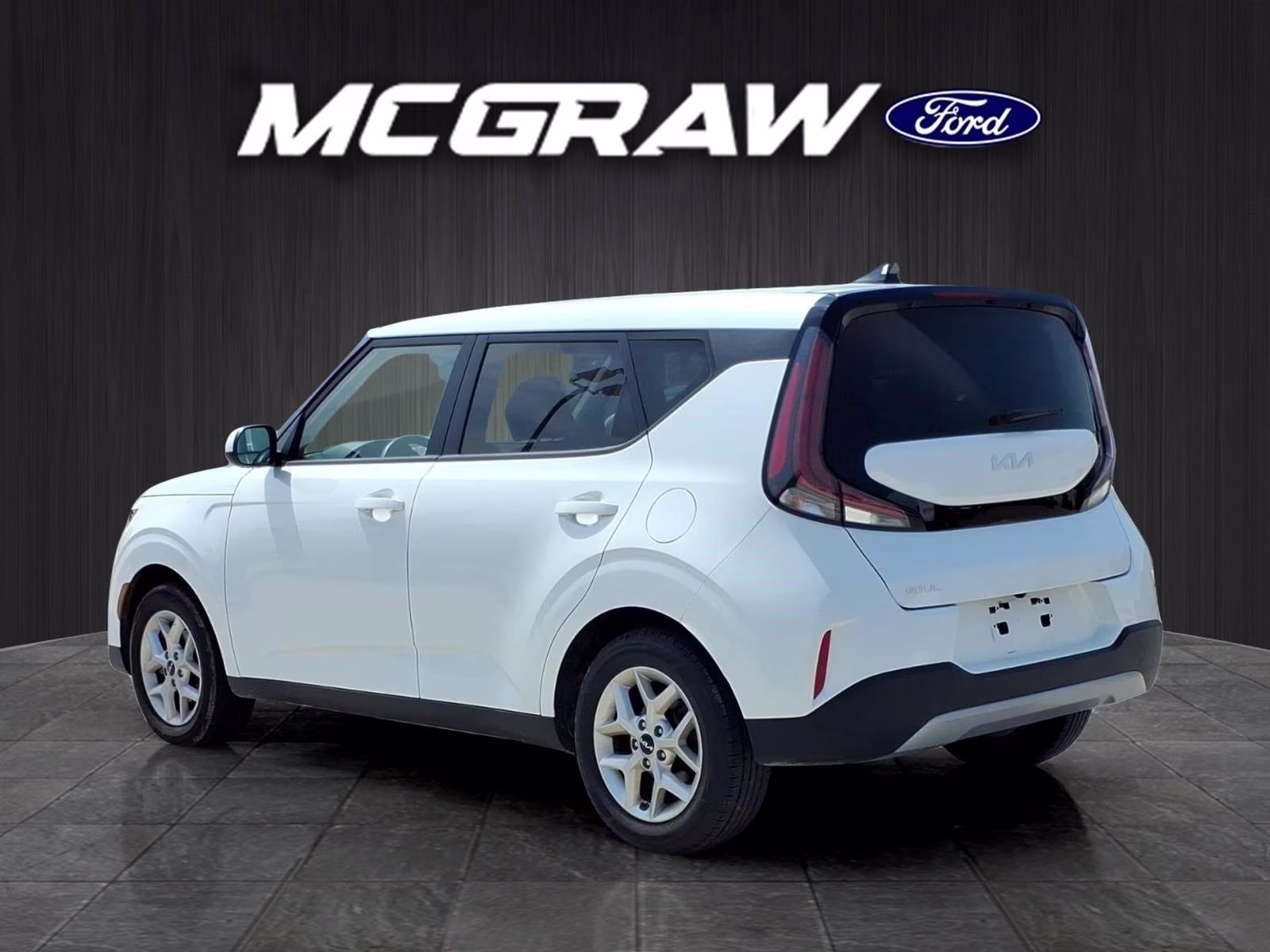 2024 Snow White Pearl Kia Soul LX FWD Hatchback