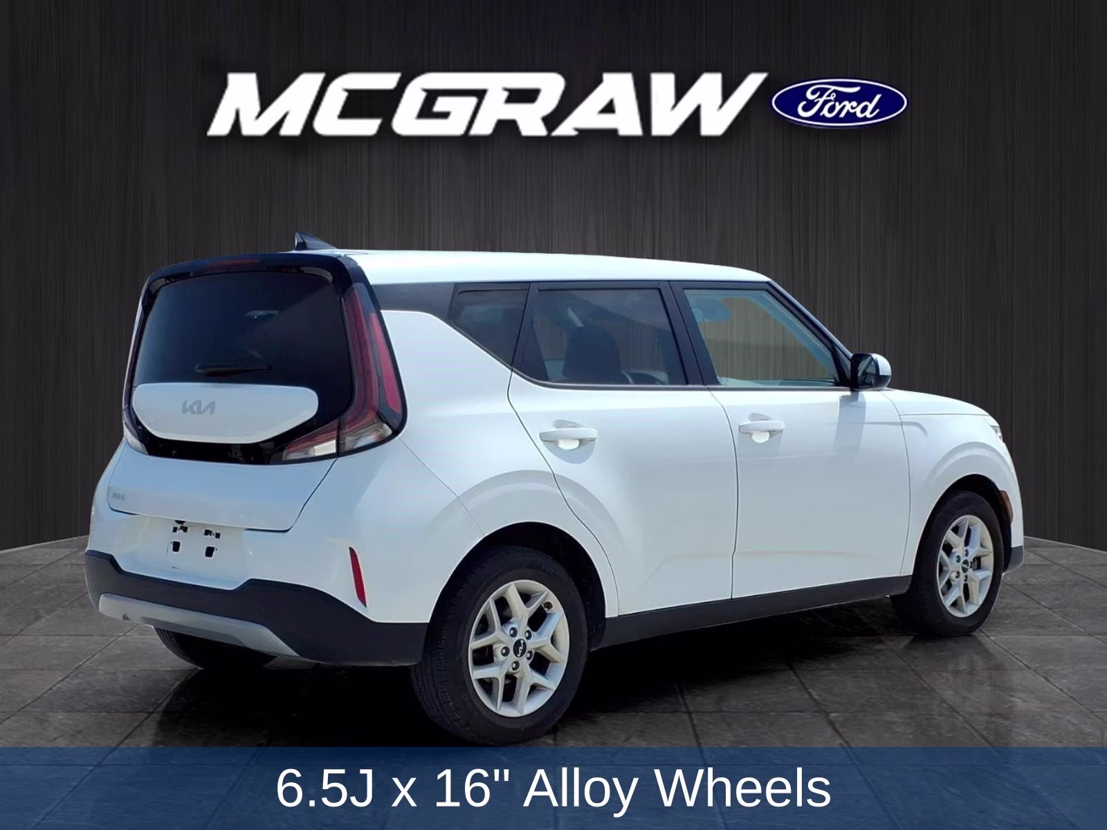 2024 Snow White Pearl Kia Soul LX FWD Hatchback