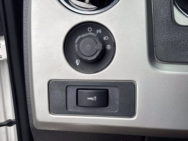 2011 White Platinum Clearcoat Metallic Ford F-150 Lariat Limited 4X4 Truck