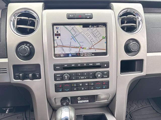 2011 White Platinum Clearcoat Metallic Ford F-150 Lariat Limited 4X4 Truck
