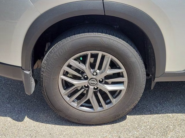 2024 Brilliant Silver Metallic Nissan Rogue S FWD SUV
