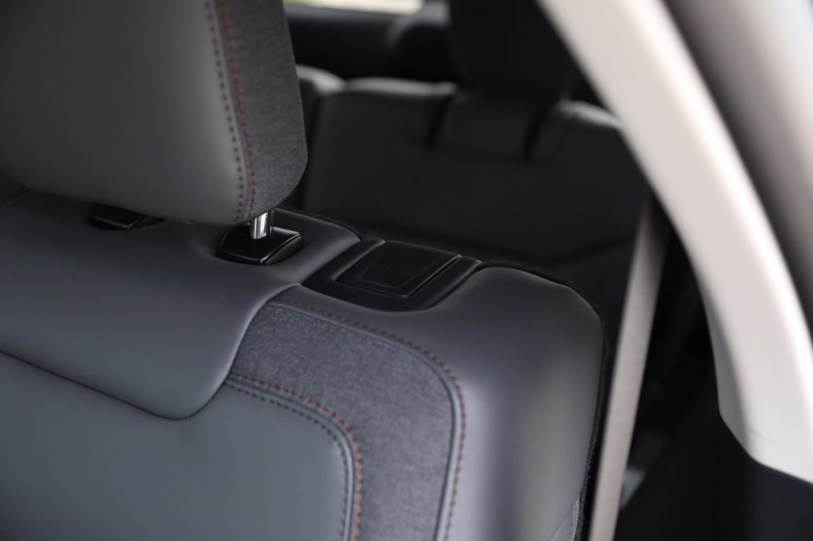 2025 Agate Black Ford Explorer Active 4X4 SUV