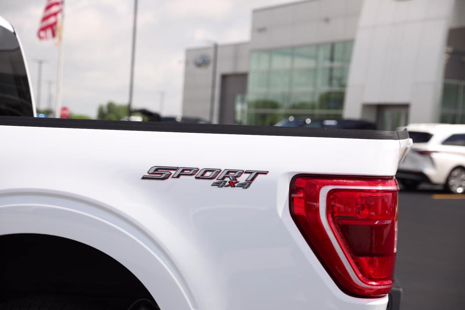2023 Oxford White Ford F-150 XLT 4X4 Truck