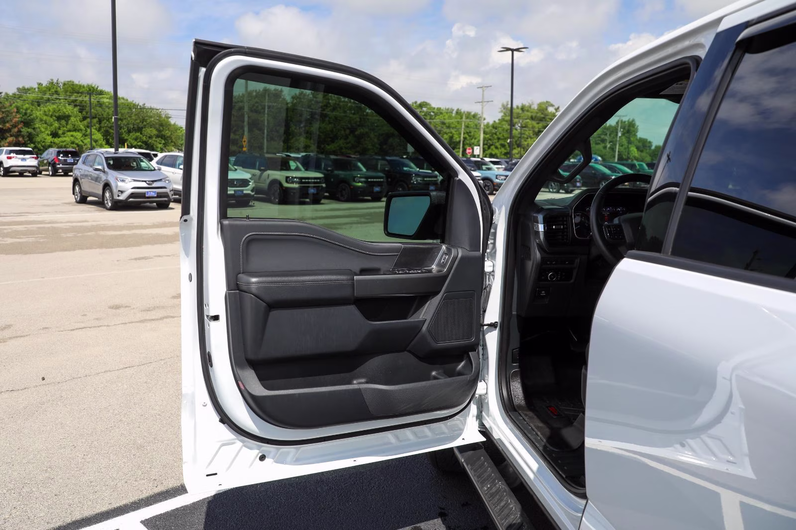 2023 Oxford White Ford F-150 XLT 4X4 Truck