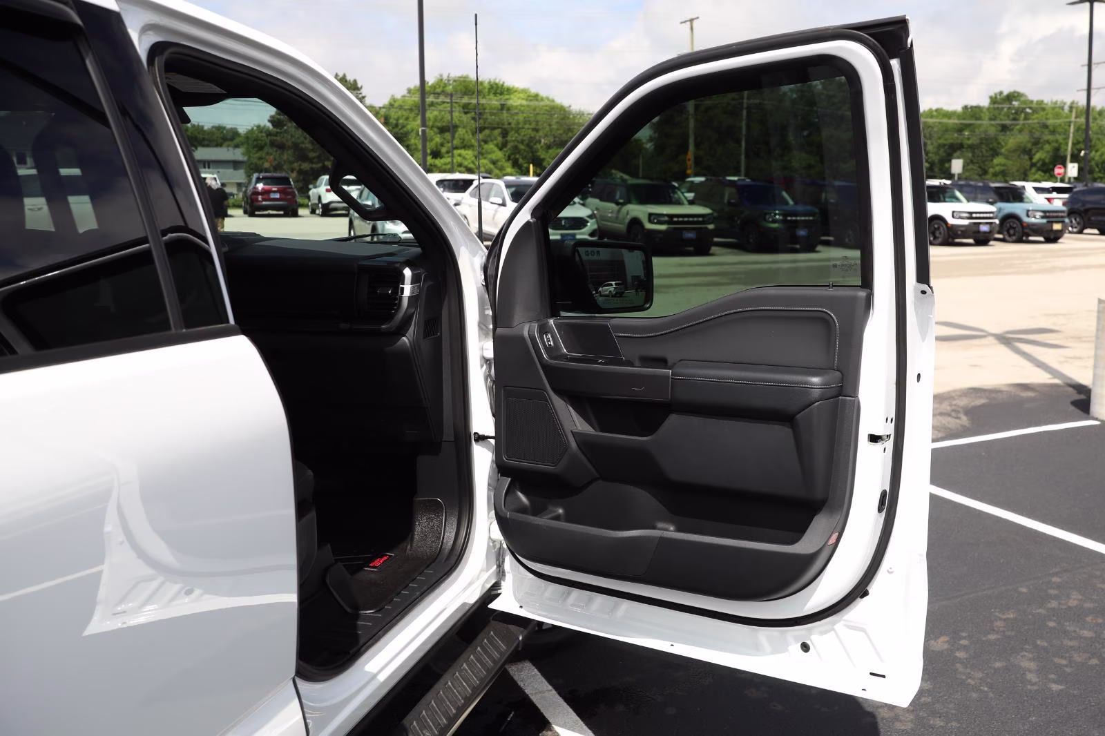 2023 Oxford White Ford F-150 XLT 4X4 Truck