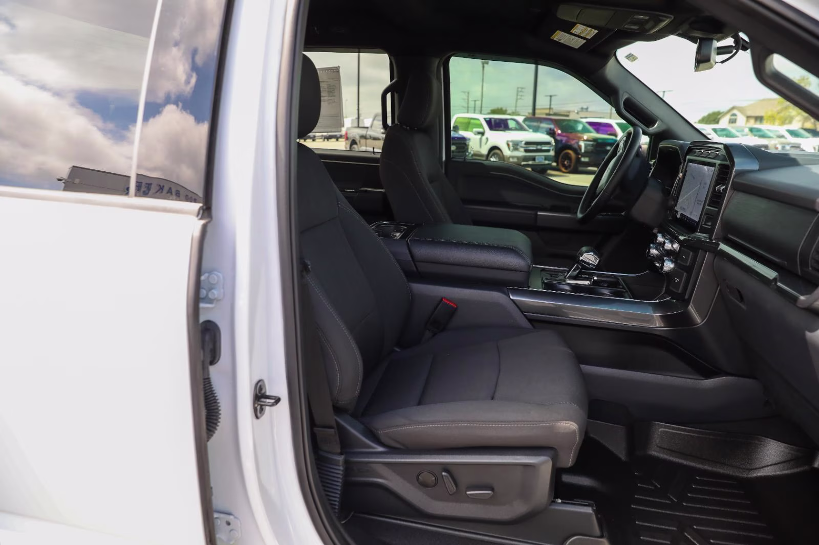 2023 Oxford White Ford F-150 XLT 4X4 Truck